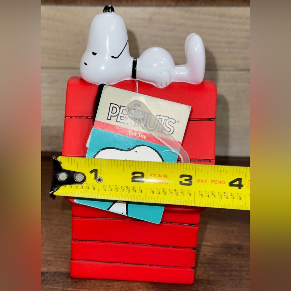 Super Cute Peanuts - Snoopy With Dog House - Squeaky Pet Toy 6.5” - NEW - Picture 9 of 12